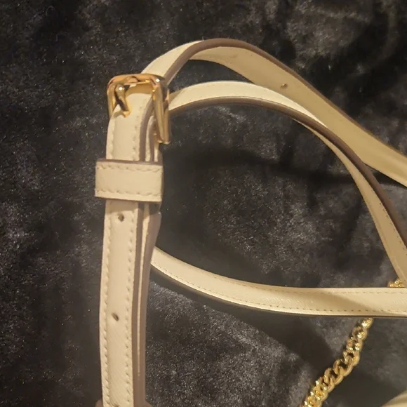 Kate Spade Cream Crossbody Bag with Gold Chain Accent - Picture 10 of 11